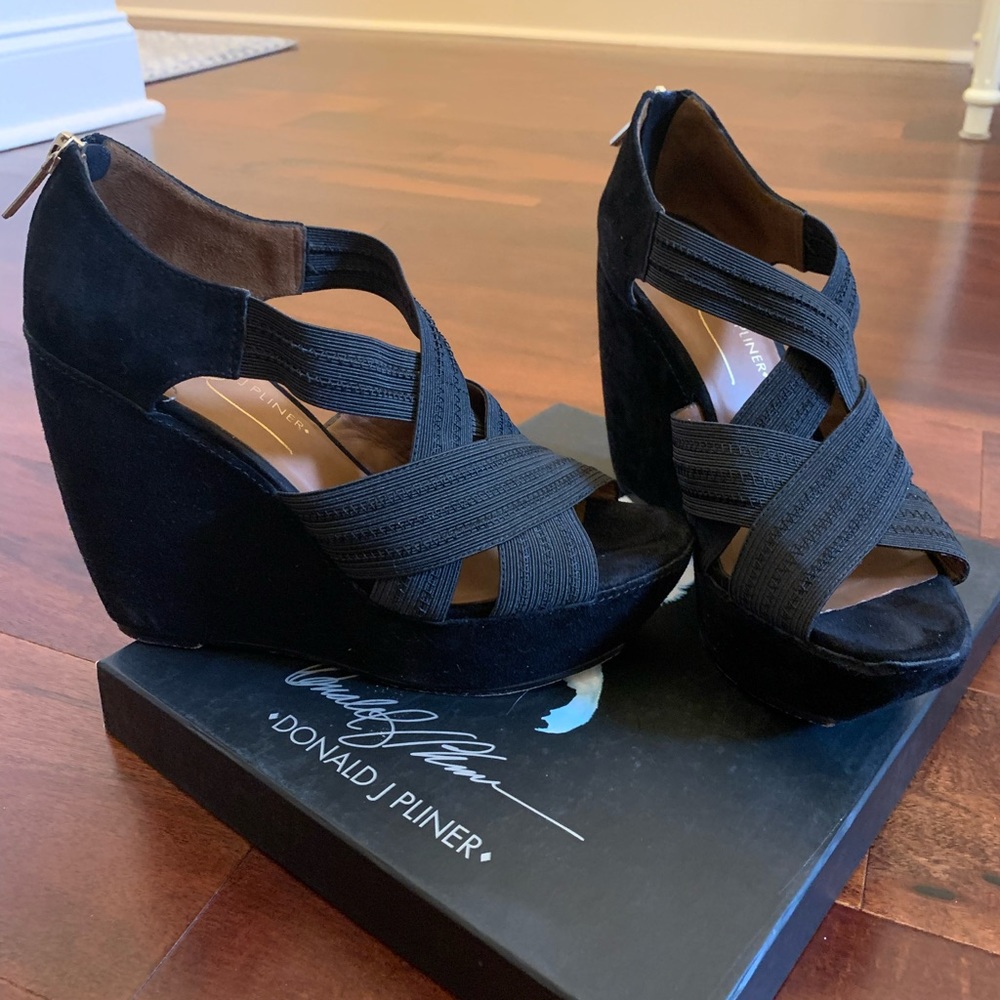 Donald J. Pliner Lawney Elastic-Strap Wedge Black